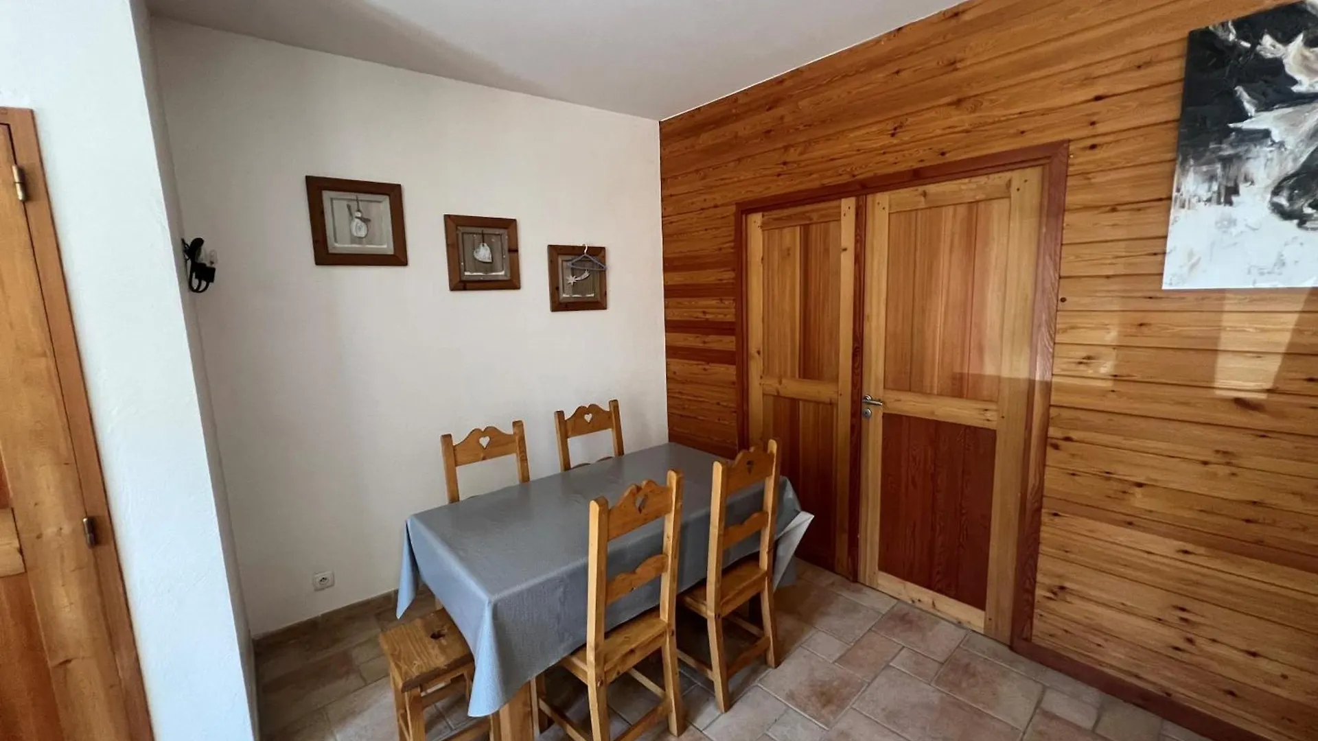 T2 Apartment With Parking 라살르레알프 0*,  프랑스
